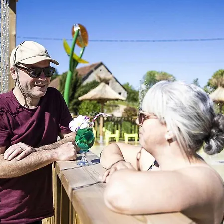 Camping 4 Etoiles - Piscine - Eeicac